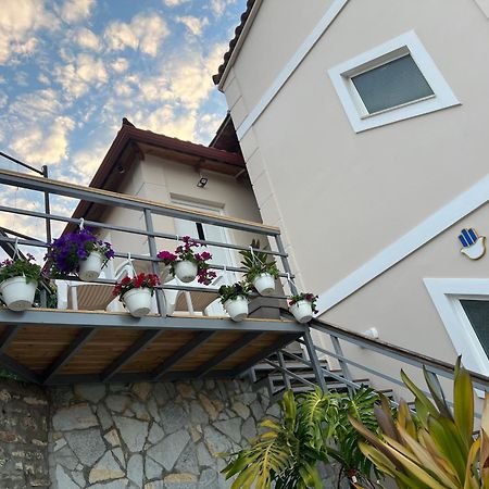 Amazing Familiar Apartments And Rooms Sarandë 외부 사진