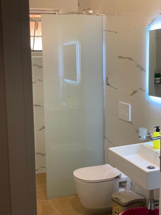 Amazing Familiar Apartments And Rooms Sarandë 외부 사진