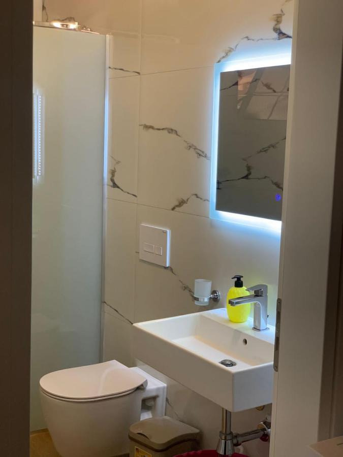 Amazing Familiar Apartments And Rooms Sarandë 외부 사진