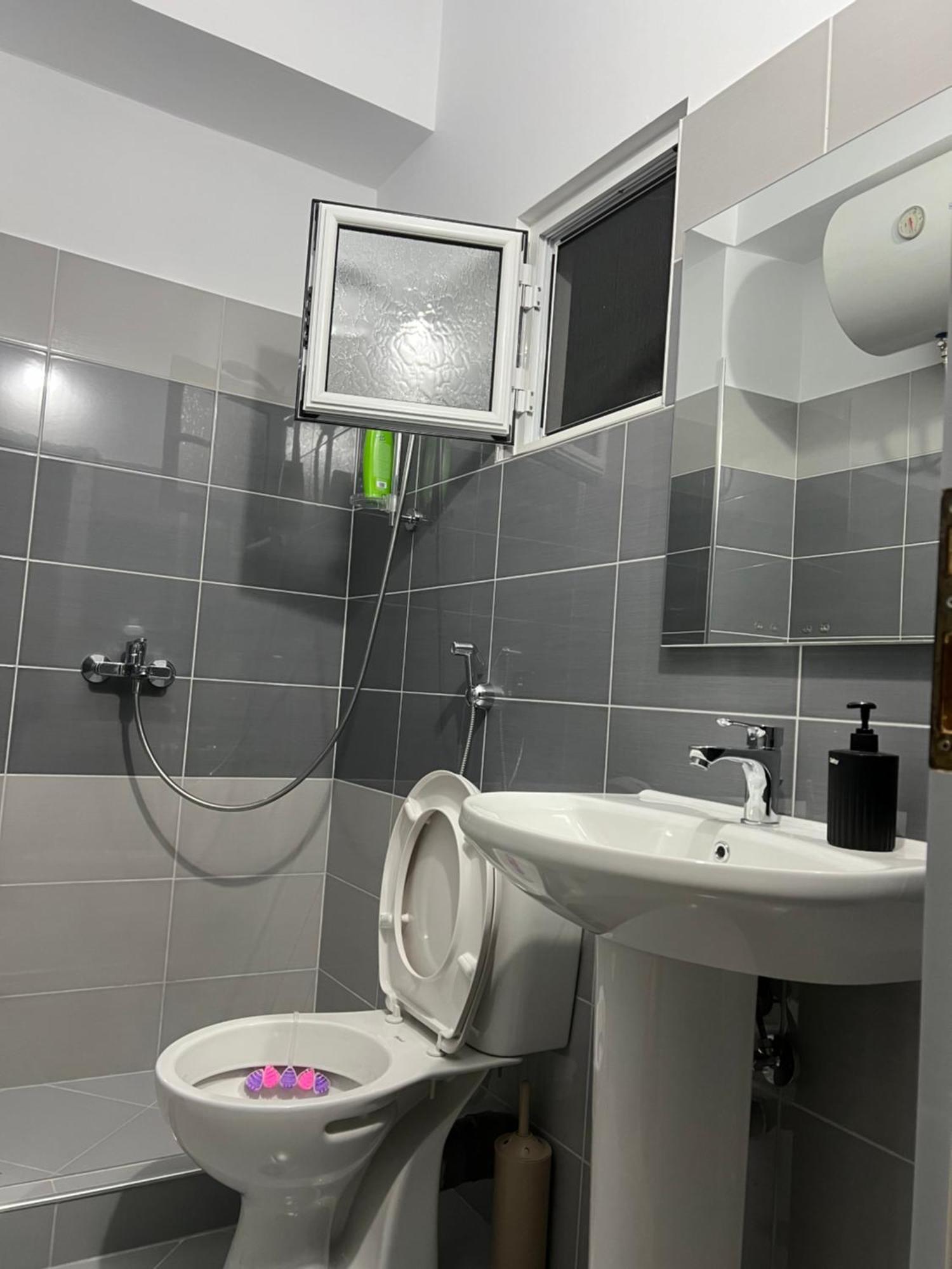 Amazing Familiar Apartments And Rooms Sarandë 외부 사진